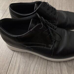 Men's Dress Sneakers. Black Size 10.